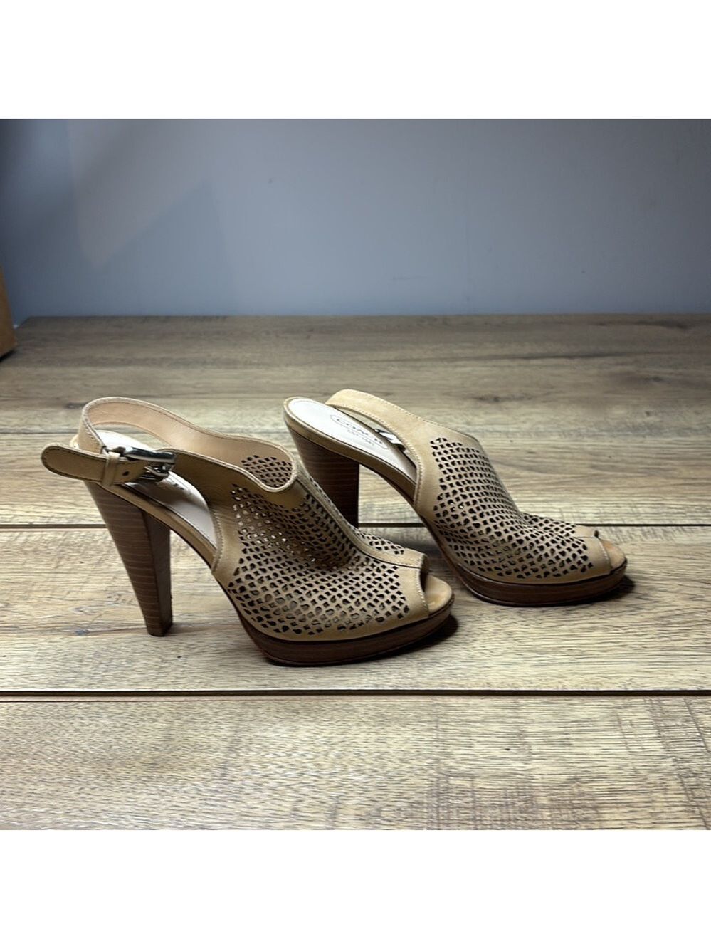 Women's Coach Tan Peep-Toe Sandals Size 6 - Picture 7 of 8